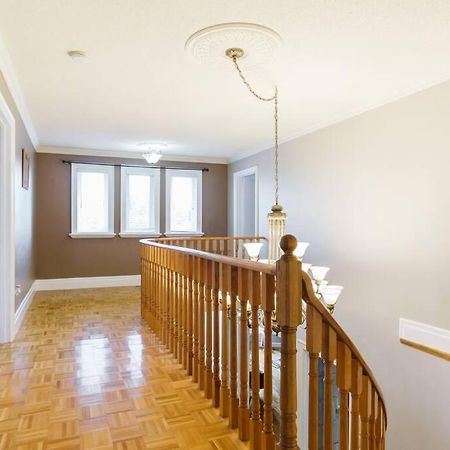 Beautiful Home 4 Bed, 3 Bath, Garage, Backyard! Mississauga Eksteriør bilde