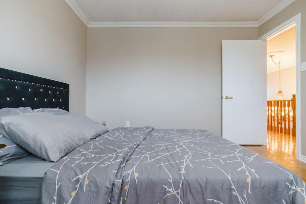 Beautiful Home 4 Bed, 3 Bath, Garage, Backyard! Mississauga Eksteriør bilde