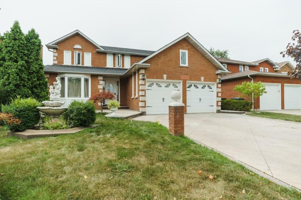 Beautiful Home 4 Bed, 3 Bath, Garage, Backyard! Mississauga Eksteriør bilde