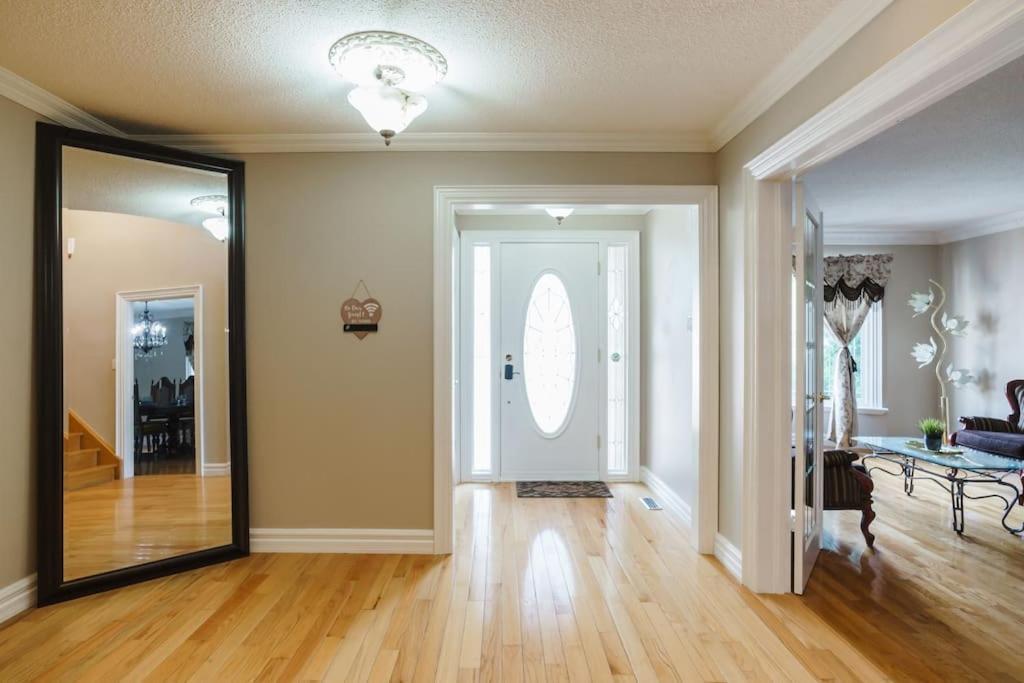 Beautiful Home 4 Bed, 3 Bath, Garage, Backyard! Mississauga Eksteriør bilde