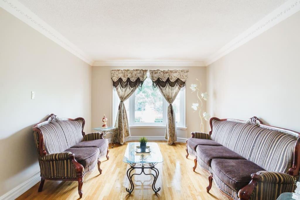 Beautiful Home 4 Bed, 3 Bath, Garage, Backyard! Mississauga Eksteriør bilde