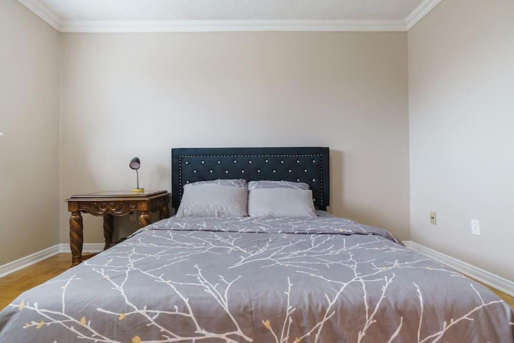 Beautiful Home 4 Bed, 3 Bath, Garage, Backyard! Mississauga Eksteriør bilde