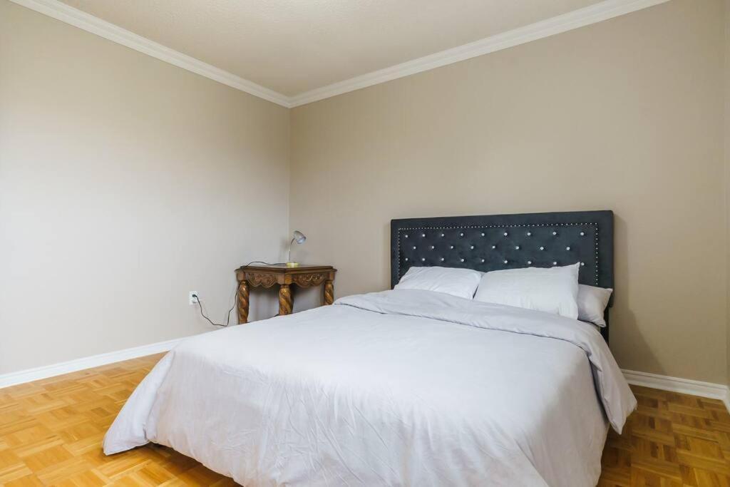 Beautiful Home 4 Bed, 3 Bath, Garage, Backyard! Mississauga Eksteriør bilde