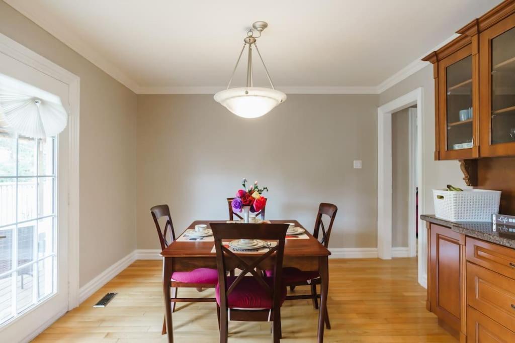 Beautiful Home 4 Bed, 3 Bath, Garage, Backyard! Mississauga Eksteriør bilde