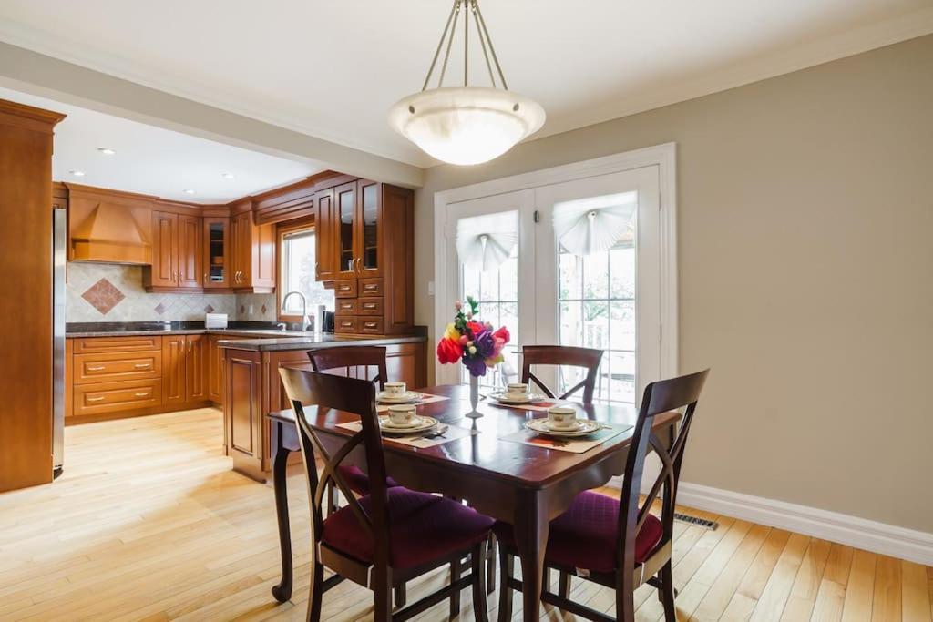 Beautiful Home 4 Bed, 3 Bath, Garage, Backyard! Mississauga Eksteriør bilde
