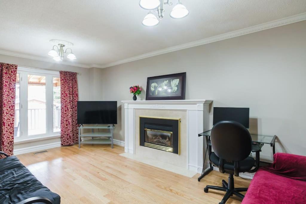 Beautiful Home 4 Bed, 3 Bath, Garage, Backyard! Mississauga Eksteriør bilde
